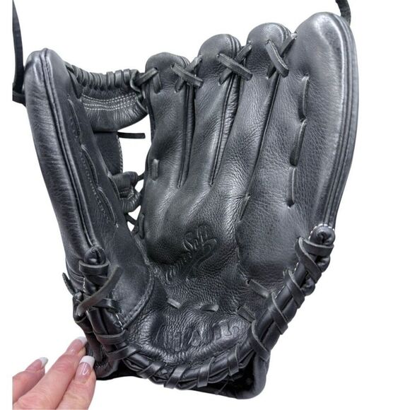 Wilson A500 Baseball Glove RHT Right Hand Throw Black Ultra Soft Lining - Picture 4 of 7